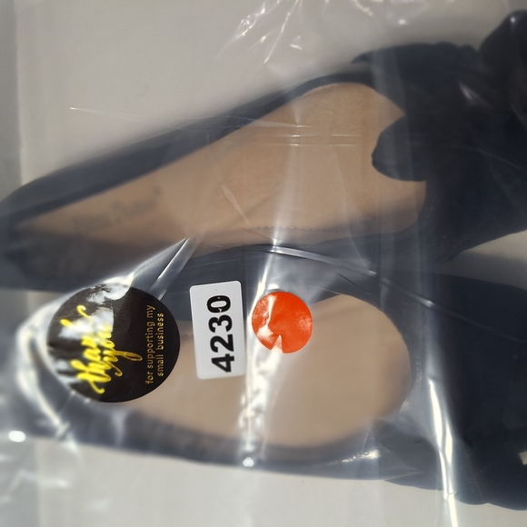 Pierre Dumas Black Patent Leather Velvet Bow Preppy Business Casual Flats- 7.5 - Picture 10 of 10